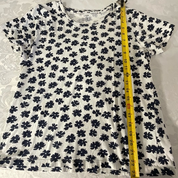 J. Crew T Shirt Navy Blue Floral Short Sleeve Collector Tee Womens Size Medium - Picture 6 of 7